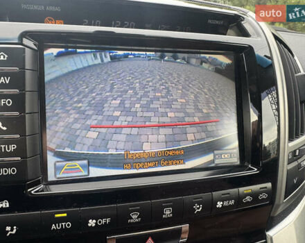 Белый Тойота Ленд Крузер, объемом двигателя 4.46 л и пробегом 239 тыс. км за 34999 $, фото 26 на Automoto.ua