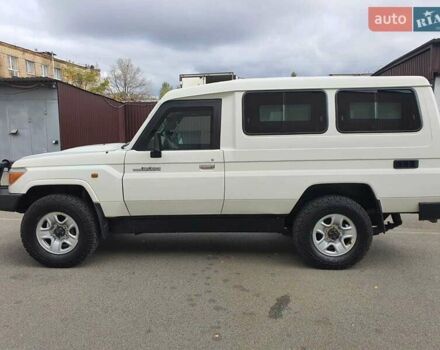 Белый Тойота Ленд Крузер, объемом двигателя 4.2 л и пробегом 40 тыс. км за 85000 $, фото 1 на Automoto.ua