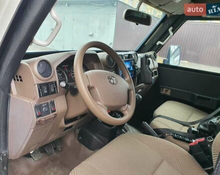 Белый Тойота Ленд Крузер, объемом двигателя 4.2 л и пробегом 40 тыс. км за 85000 $, фото 7 на Automoto.ua