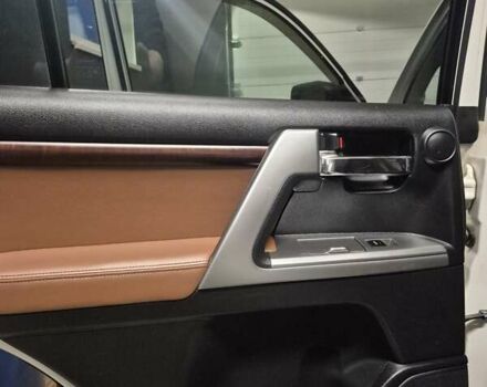 Белый Тойота Ленд Крузер, объемом двигателя 4.5 л и пробегом 184 тыс. км за 35000 $, фото 38 на Automoto.ua