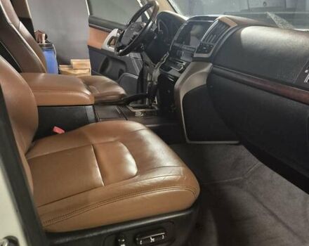 Белый Тойота Ленд Крузер, объемом двигателя 4.5 л и пробегом 184 тыс. км за 35000 $, фото 35 на Automoto.ua