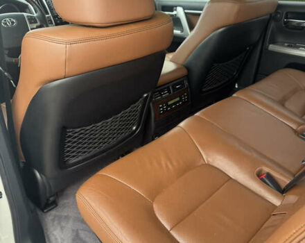 Белый Тойота Ленд Крузер, объемом двигателя 4.46 л и пробегом 239 тыс. км за 34999 $, фото 29 на Automoto.ua