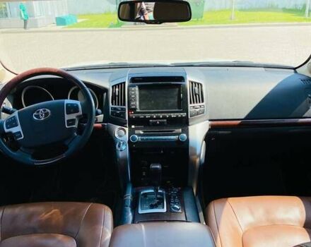 Белый Тойота Ленд Крузер, объемом двигателя 4.5 л и пробегом 102 тыс. км за 51000 $, фото 5 на Automoto.ua