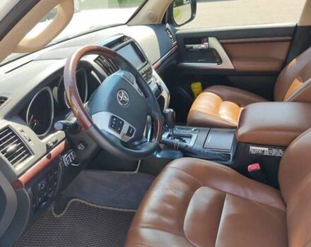 Белый Тойота Ленд Крузер, объемом двигателя 4.5 л и пробегом 102 тыс. км за 51000 $, фото 9 на Automoto.ua