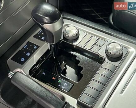 Белый Тойота Ленд Крузер, объемом двигателя 4.46 л и пробегом 90 тыс. км за 55000 $, фото 17 на Automoto.ua