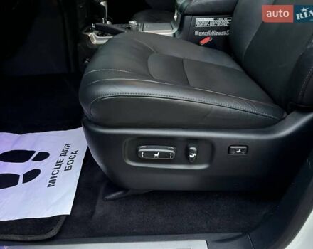 Белый Тойота Ленд Крузер, объемом двигателя 4.46 л и пробегом 225 тыс. км за 47000 $, фото 17 на Automoto.ua