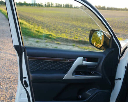 Белый Тойота Ленд Крузер, объемом двигателя 4.46 л и пробегом 215 тыс. км за 47000 $, фото 10 на Automoto.ua