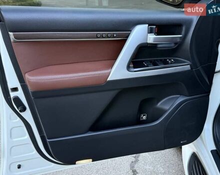 Белый Тойота Ленд Крузер, объемом двигателя 4.46 л и пробегом 301 тыс. км за 44950 $, фото 56 на Automoto.ua