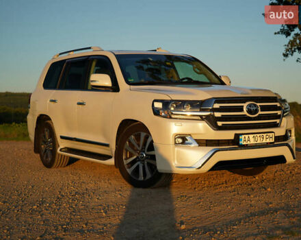 Белый Тойота Ленд Крузер, объемом двигателя 4.46 л и пробегом 215 тыс. км за 47000 $, фото 1 на Automoto.ua