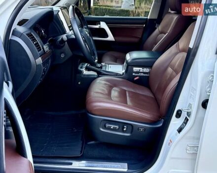 Белый Тойота Ленд Крузер, объемом двигателя 4.46 л и пробегом 301 тыс. км за 44950 $, фото 60 на Automoto.ua