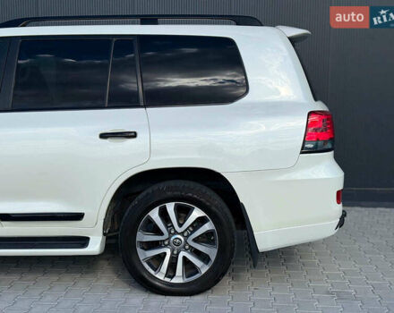 Белый Тойота Ленд Крузер, объемом двигателя 4.7 л и пробегом 145 тыс. км за 46590 $, фото 6 на Automoto.ua