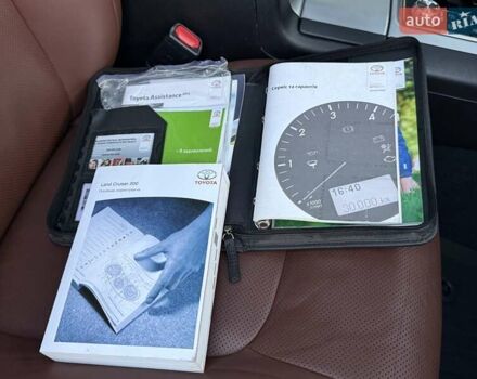 Белый Тойота Ленд Крузер, объемом двигателя 4.46 л и пробегом 301 тыс. км за 44950 $, фото 94 на Automoto.ua