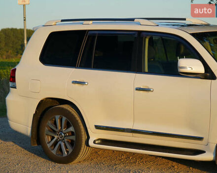 Белый Тойота Ленд Крузер, объемом двигателя 4.46 л и пробегом 215 тыс. км за 47000 $, фото 4 на Automoto.ua