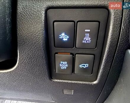 Белый Тойота Ленд Крузер, объемом двигателя 4.46 л и пробегом 301 тыс. км за 44950 $, фото 103 на Automoto.ua