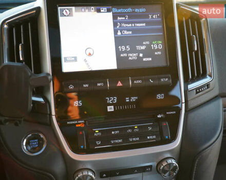 Белый Тойота Ленд Крузер, объемом двигателя 4.46 л и пробегом 215 тыс. км за 47000 $, фото 14 на Automoto.ua