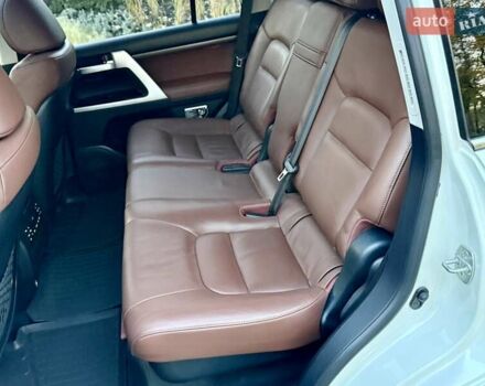 Белый Тойота Ленд Крузер, объемом двигателя 4.46 л и пробегом 301 тыс. км за 44950 $, фото 67 на Automoto.ua