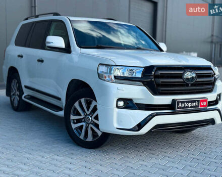 Белый Тойота Ленд Крузер, объемом двигателя 4.7 л и пробегом 145 тыс. км за 46590 $, фото 2 на Automoto.ua