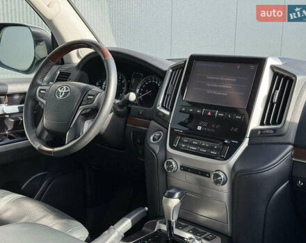 Белый Тойота Ленд Крузер, объемом двигателя 4.7 л и пробегом 145 тыс. км за 46590 $, фото 32 на Automoto.ua