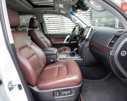 Білий Тойота Ленд Крузер, об'ємом двигуна 4.61 л та пробігом 51 тис. км за 52098 $, фото 5 на Automoto.ua