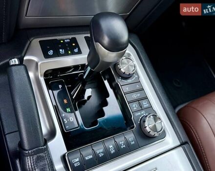 Белый Тойота Ленд Крузер, объемом двигателя 4.46 л и пробегом 301 тыс. км за 44950 $, фото 100 на Automoto.ua