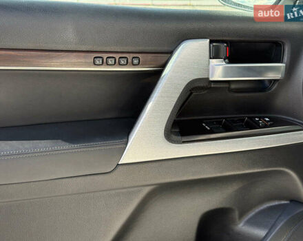 Белый Тойота Ленд Крузер, объемом двигателя 4.7 л и пробегом 145 тыс. км за 46590 $, фото 15 на Automoto.ua