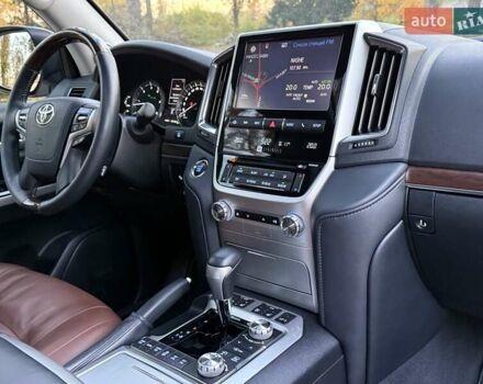 Белый Тойота Ленд Крузер, объемом двигателя 4.46 л и пробегом 301 тыс. км за 44950 $, фото 87 на Automoto.ua