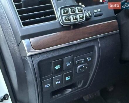 Белый Тойота Ленд Крузер, объемом двигателя 4.46 л и пробегом 301 тыс. км за 44950 $, фото 63 на Automoto.ua