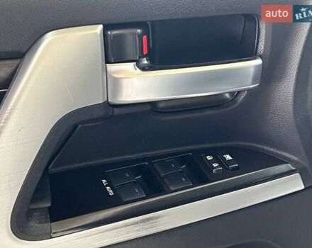 Белый Тойота Ленд Крузер, объемом двигателя 4.46 л и пробегом 90 тыс. км за 55000 $, фото 12 на Automoto.ua