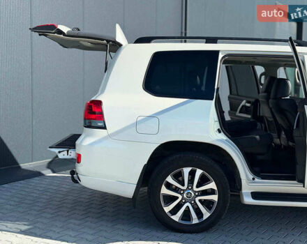 Белый Тойота Ленд Крузер, объемом двигателя 4.7 л и пробегом 145 тыс. км за 46590 $, фото 41 на Automoto.ua