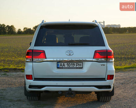 Белый Тойота Ленд Крузер, объемом двигателя 4.46 л и пробегом 215 тыс. км за 47000 $, фото 6 на Automoto.ua