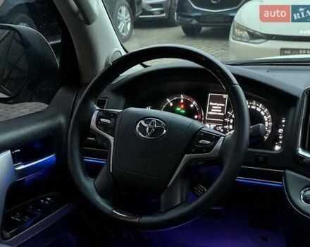 Белый Тойота Ленд Крузер, объемом двигателя 4.46 л и пробегом 225 тыс. км за 47000 $, фото 13 на Automoto.ua