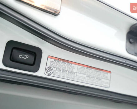 Білий Тойота Ленд Крузер, об'ємом двигуна 4.61 л та пробігом 51 тис. км за 52098 $, фото 10 на Automoto.ua