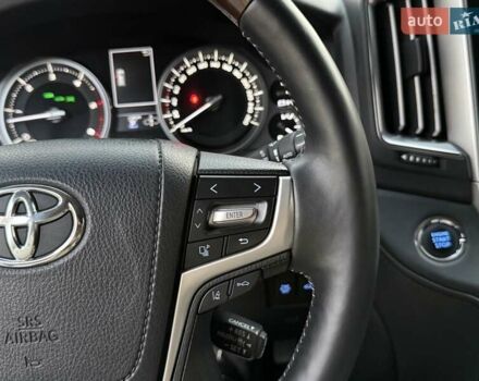 Белый Тойота Ленд Крузер, объемом двигателя 4.46 л и пробегом 301 тыс. км за 44950 $, фото 114 на Automoto.ua