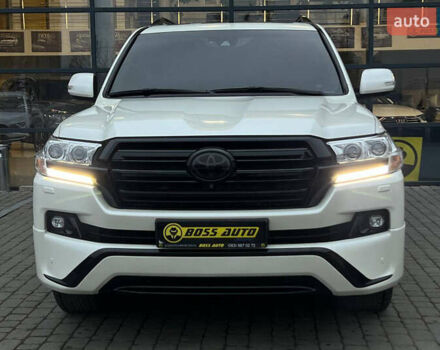 Белый Тойота Ленд Крузер, объемом двигателя 4.46 л и пробегом 225 тыс. км за 47000 $, фото 1 на Automoto.ua