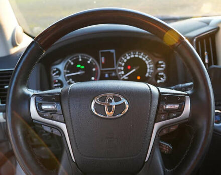 Белый Тойота Ленд Крузер, объемом двигателя 4.46 л и пробегом 215 тыс. км за 47000 $, фото 13 на Automoto.ua