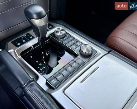 Белый Тойота Ленд Крузер, объемом двигателя 4.46 л и пробегом 301 тыс. км за 44950 $, фото 101 на Automoto.ua