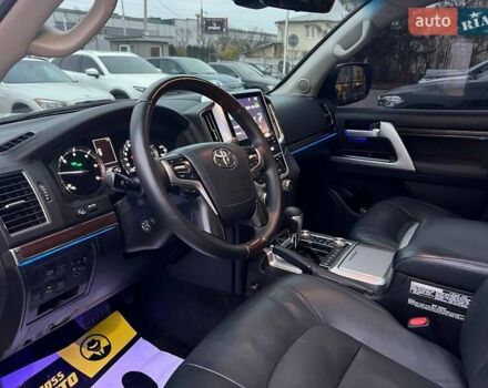 Белый Тойота Ленд Крузер, объемом двигателя 4.46 л и пробегом 225 тыс. км за 47000 $, фото 19 на Automoto.ua