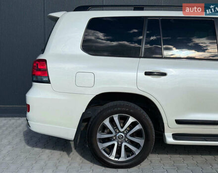 Белый Тойота Ленд Крузер, объемом двигателя 4.7 л и пробегом 145 тыс. км за 46590 $, фото 25 на Automoto.ua