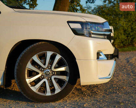 Белый Тойота Ленд Крузер, объемом двигателя 4.46 л и пробегом 215 тыс. км за 47000 $, фото 5 на Automoto.ua