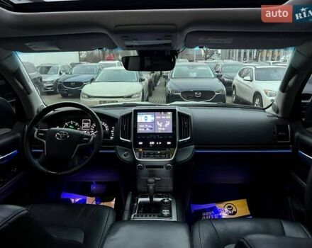 Белый Тойота Ленд Крузер, объемом двигателя 4.46 л и пробегом 225 тыс. км за 47000 $, фото 12 на Automoto.ua