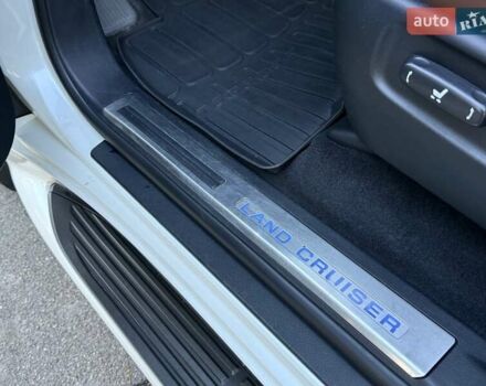 Белый Тойота Ленд Крузер, объемом двигателя 4.46 л и пробегом 301 тыс. км за 44950 $, фото 59 на Automoto.ua