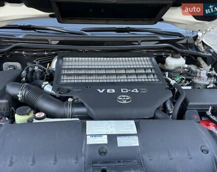 Белый Тойота Ленд Крузер, объемом двигателя 4.46 л и пробегом 301 тыс. км за 44950 $, фото 47 на Automoto.ua