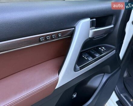 Белый Тойота Ленд Крузер, объемом двигателя 4.46 л и пробегом 301 тыс. км за 44950 $, фото 57 на Automoto.ua