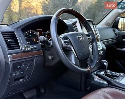 Белый Тойота Ленд Крузер, объемом двигателя 4.46 л и пробегом 301 тыс. км за 44950 $, фото 64 на Automoto.ua