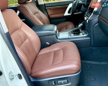 Белый Тойота Ленд Крузер, объемом двигателя 4.46 л и пробегом 301 тыс. км за 44950 $, фото 84 на Automoto.ua