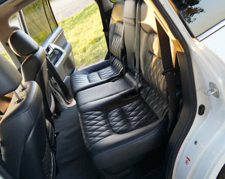 Белый Тойота Ленд Крузер, объемом двигателя 4.46 л и пробегом 215 тыс. км за 47000 $, фото 17 на Automoto.ua