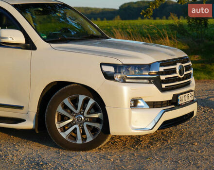 Белый Тойота Ленд Крузер, объемом двигателя 4.46 л и пробегом 215 тыс. км за 47000 $, фото 3 на Automoto.ua