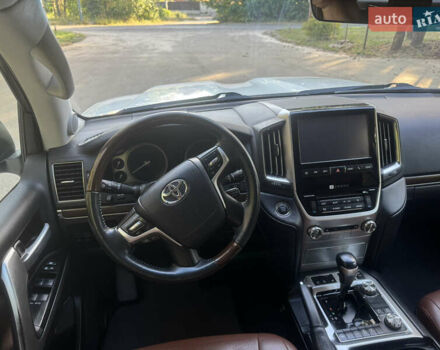 Белый Тойота Ленд Крузер, объемом двигателя 4.61 л и пробегом 122 тыс. км за 54000 $, фото 30 на Automoto.ua