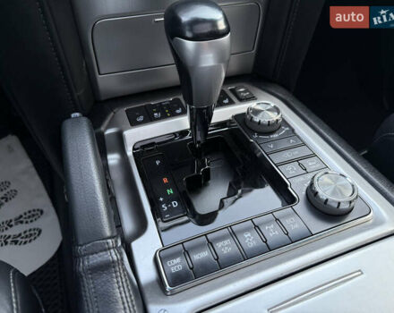 Белый Тойота Ленд Крузер, объемом двигателя 4.46 л и пробегом 111 тыс. км за 58900 $, фото 18 на Automoto.ua