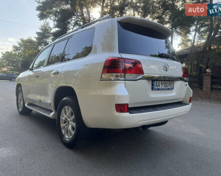 Белый Тойота Ленд Крузер, объемом двигателя 4.61 л и пробегом 122 тыс. км за 54000 $, фото 17 на Automoto.ua